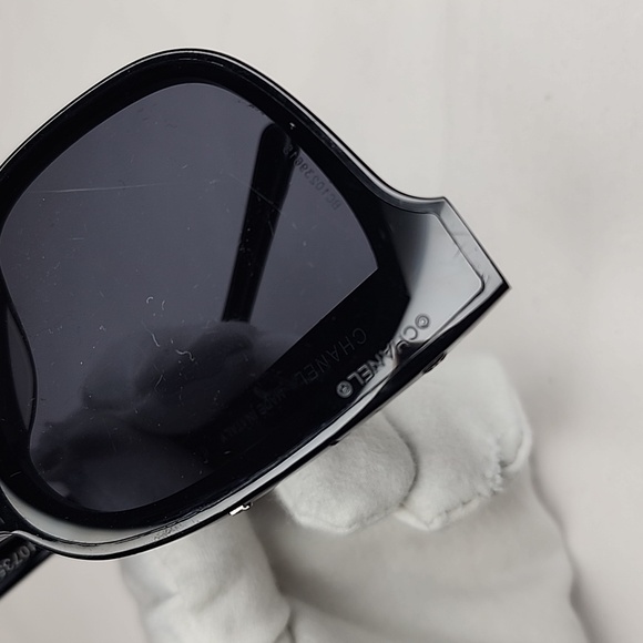 Chanel Sunglasses letters on top - Picture 13 of 17